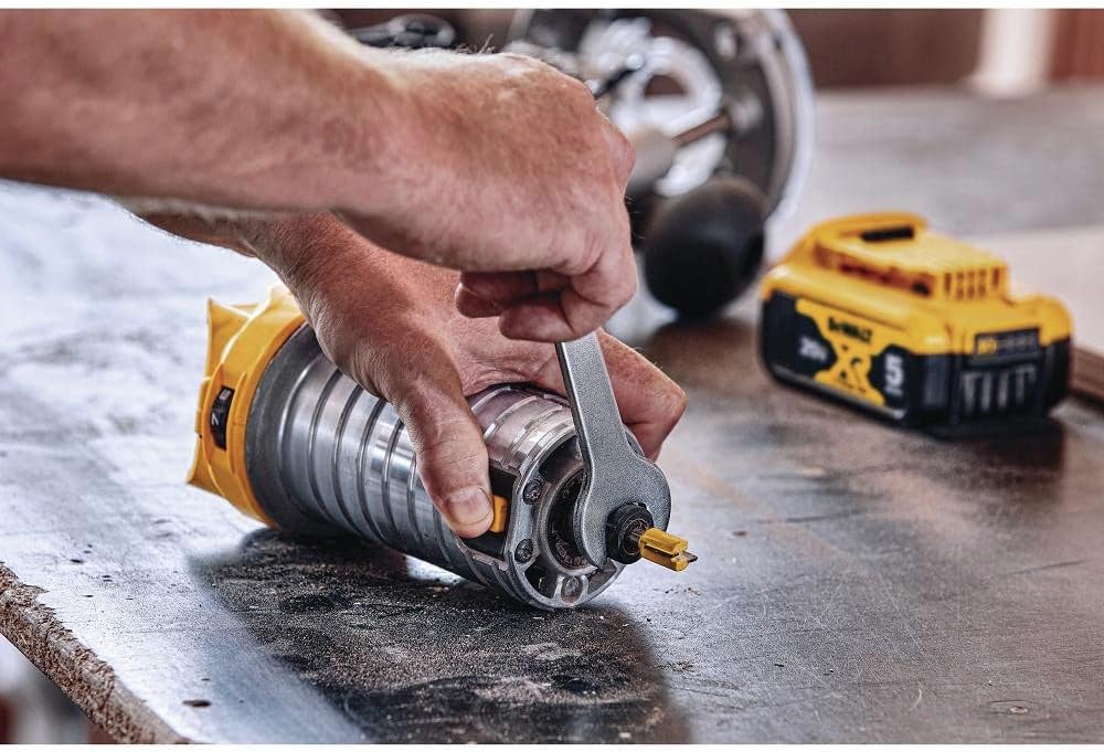 DEWALT XR Overfræser Kulfri 20V MAX DCW600B