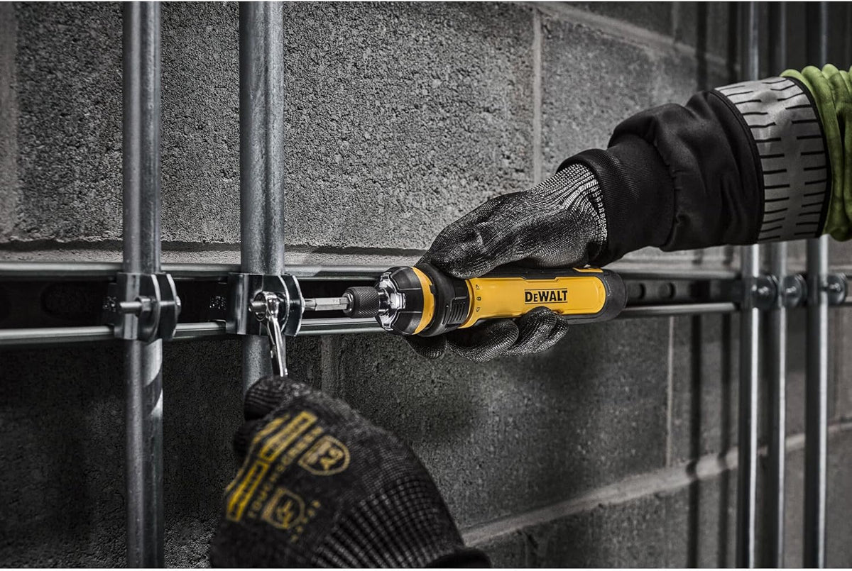 DEWALT Batteridrevet Skruetrækker 4V med 12 Bits DWHT66719