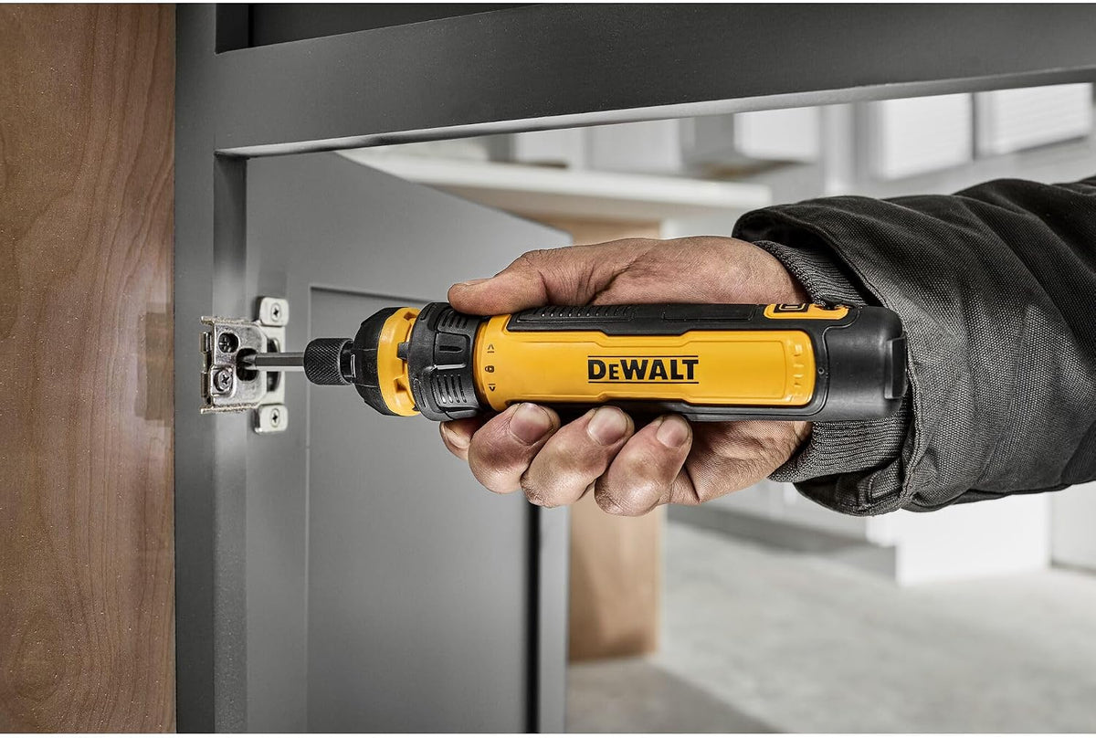 DEWALT Batteridrevet Skruetrækker 4V med 12 Bits DWHT66719