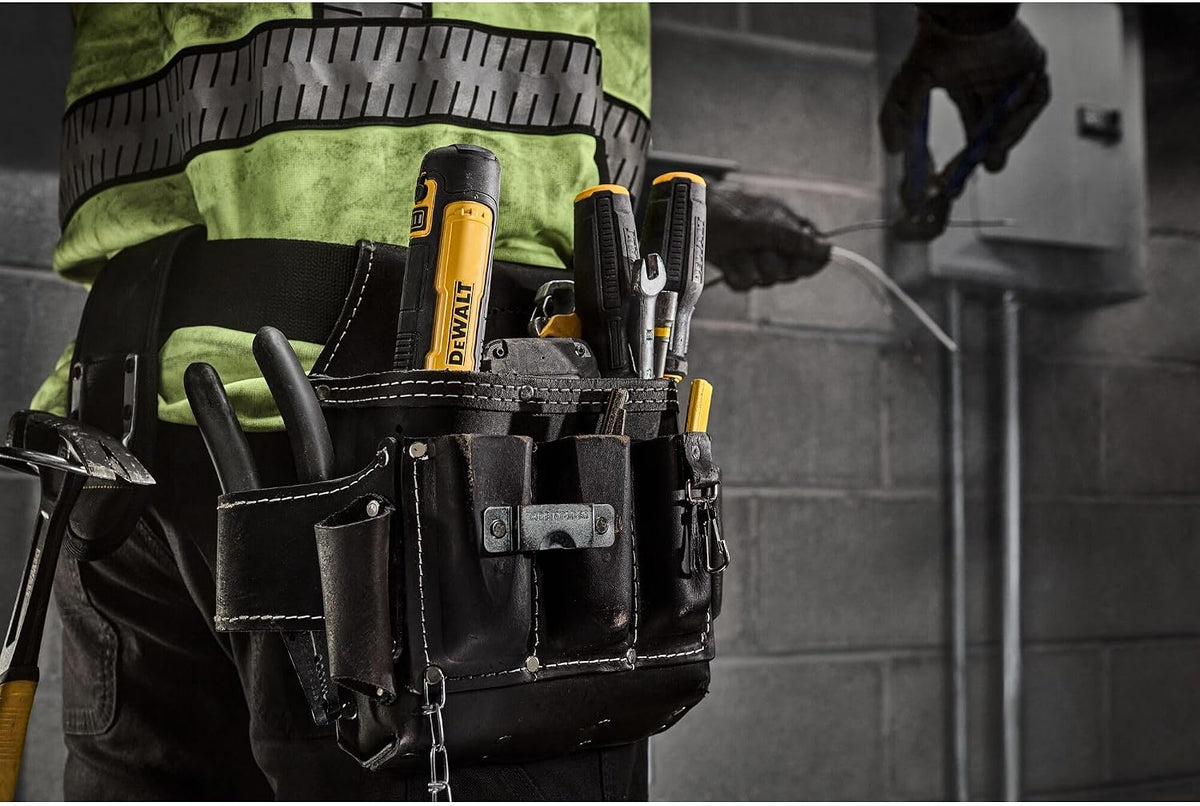 DEWALT Batteridrevet Skruetrækker 4V med 12 Bits DWHT66719